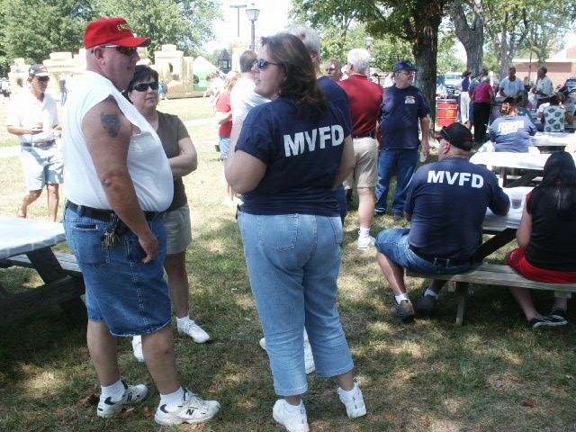 President Karen Montgomery of the Ladies Auxiliary converses with Vice President Colonna and his wife Cathy