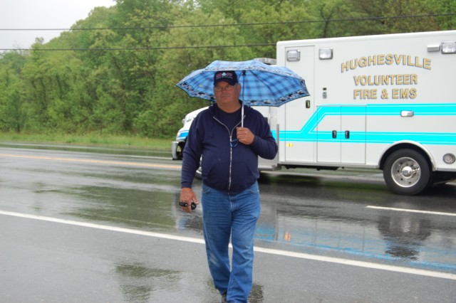 Pop Barnes trying to stay dry, BTW nice umbrella!