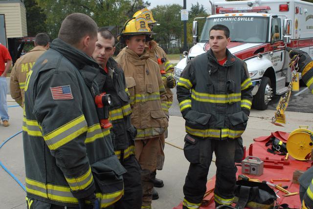 Lacey, Todd, Dippie, Pattay and Joe about to do a extrication demo 