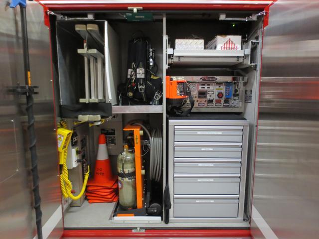 Drivers side compartment (D5) houses the pump panel, tool box, air cart, road cones, Little Giant Ladder, flares, miscellaneous hose fittings, drivers hook, drivers SCBA, flashlight, electrical panels, generator display and light tower control